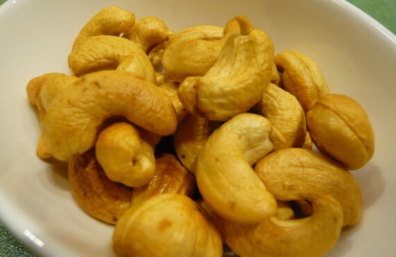 キャラメル味からスモーク風味まで幅広淀川区で販売 | カシューナッツ通販ならHappy Spaceship